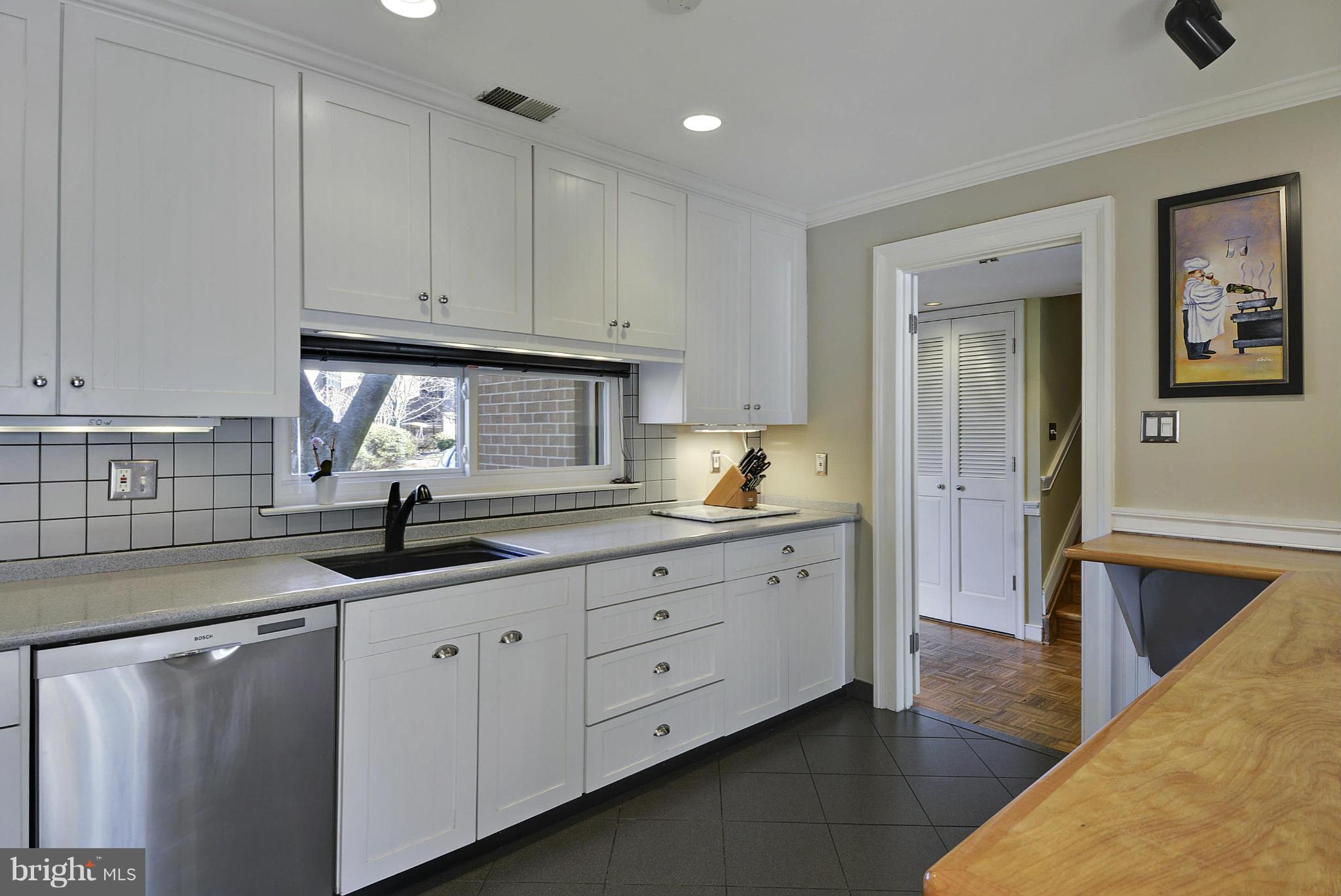 11605 Hunters Green Court Reston, VA 20191 - Photo 5 of 30 Kitchen