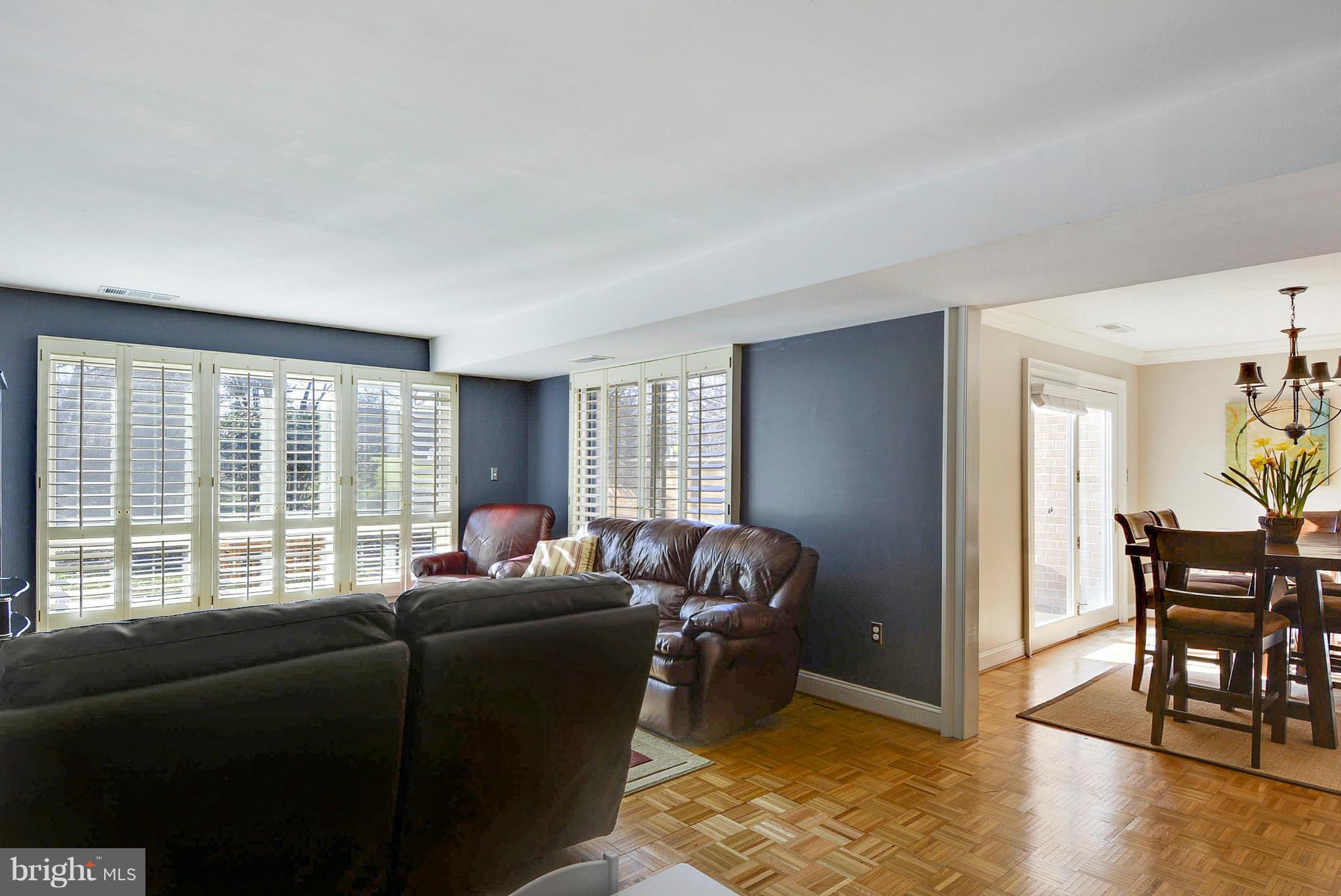 11605 Hunters Green Court Reston, VA 20191 - Photo 9 of 30 Living Room