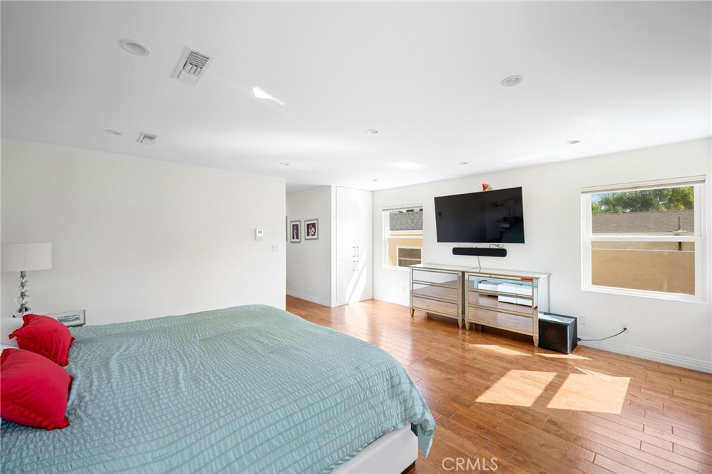 2040 West Kenneth Road Glendale, CA 91201 - Photo 23 of 64
