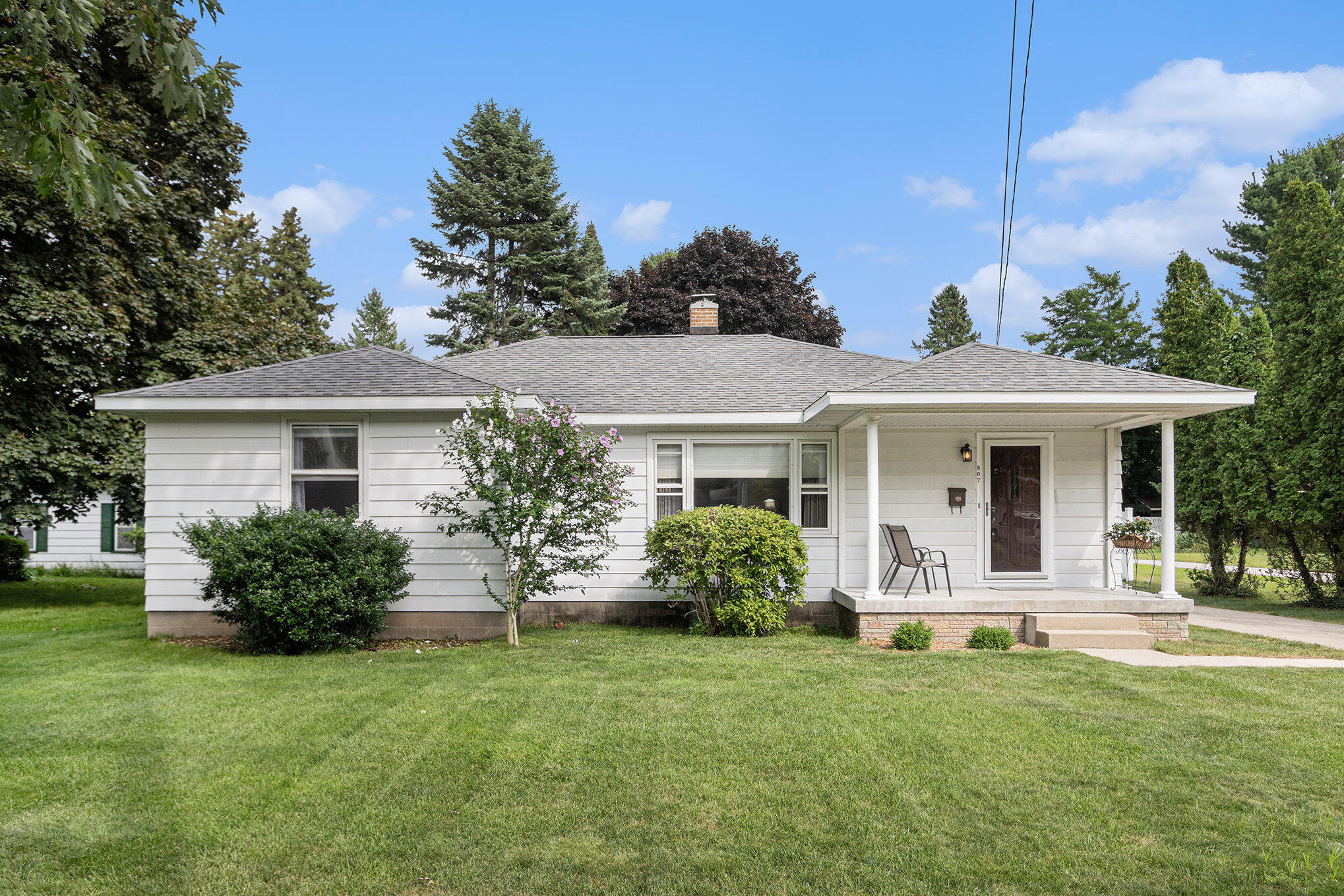 807 Maple Street Manistee, MI 49660 - Photo 1 of 23 807 Maple St