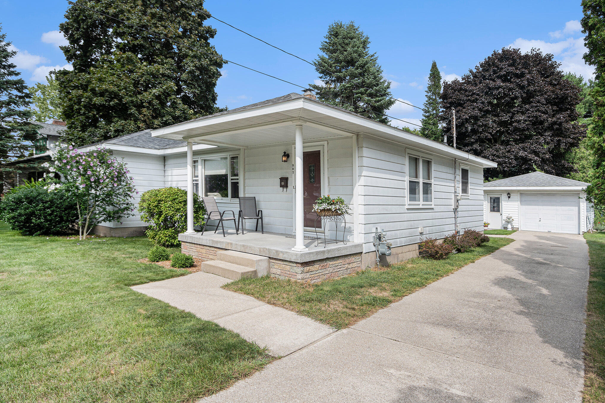 807 Maple Street Manistee, MI 49660 - Photo 17 of 23 Cozy Charm