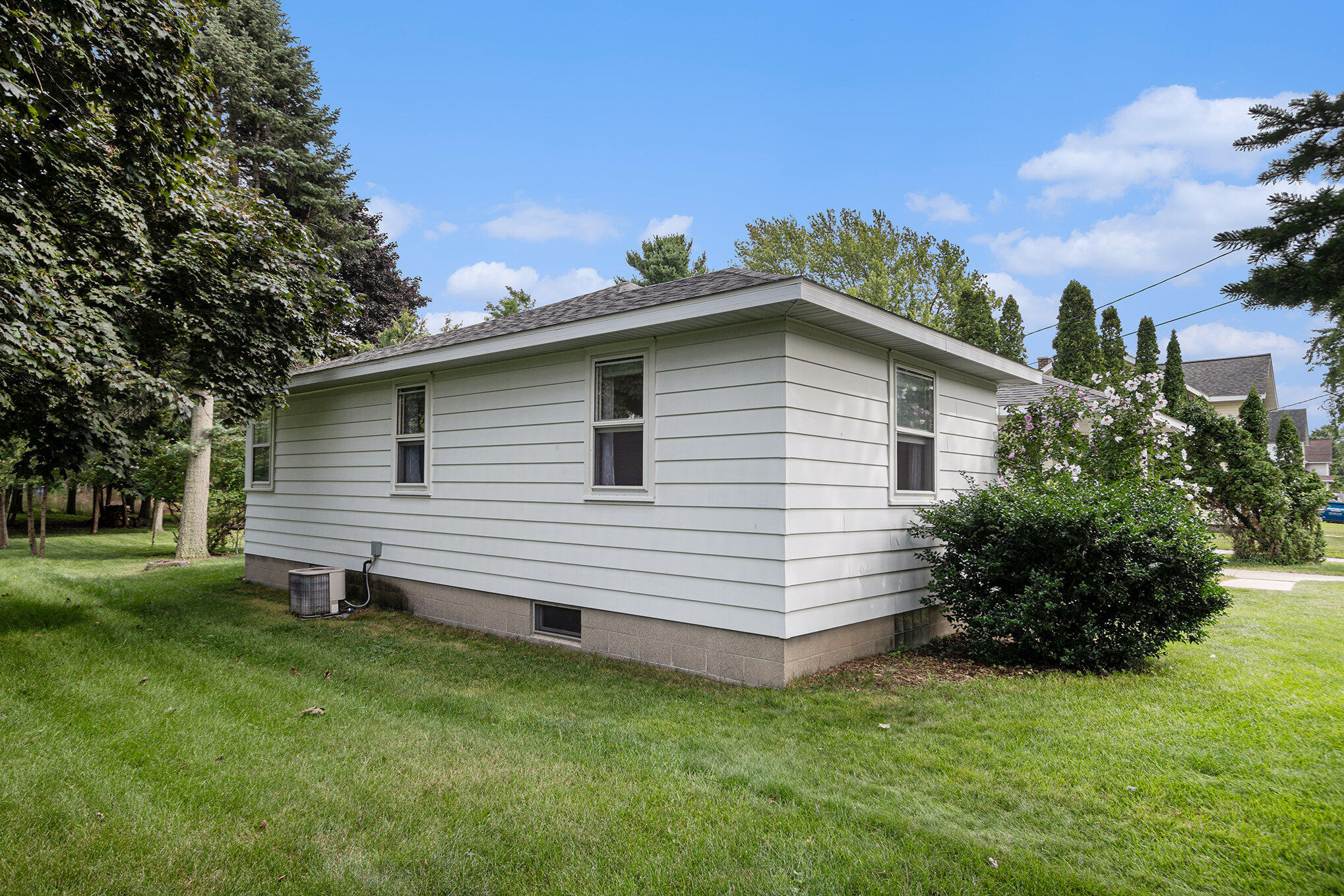 807 Maple Street Manistee, MI 49660 - Photo 18 of 23 Back view