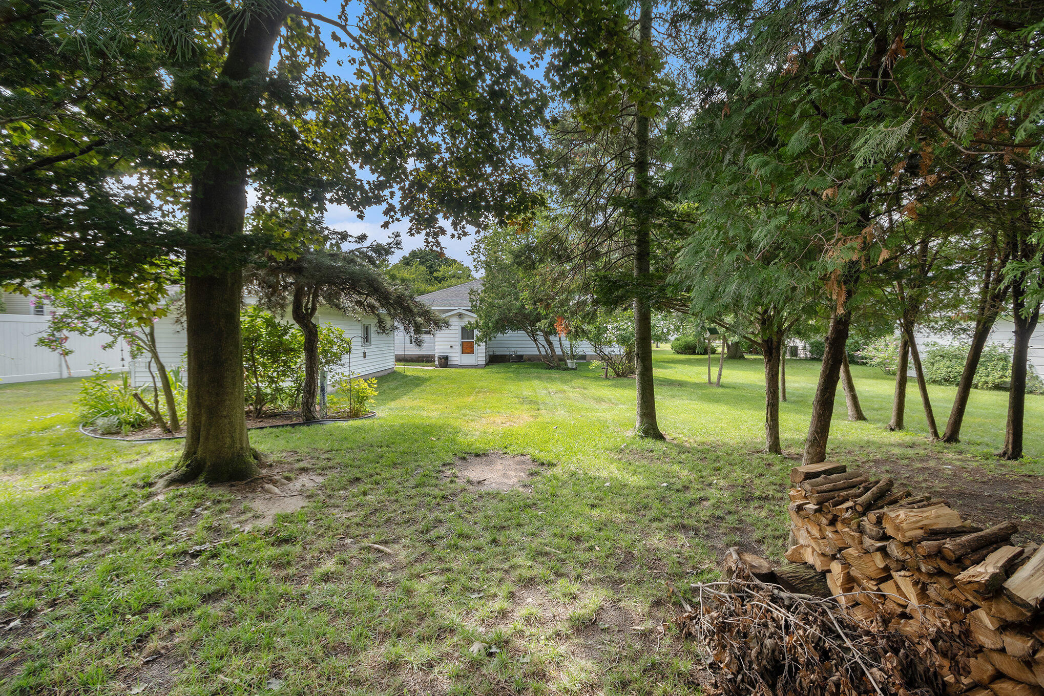 807 Maple Street Manistee, MI 49660 - Photo 20 of 23 View from back line