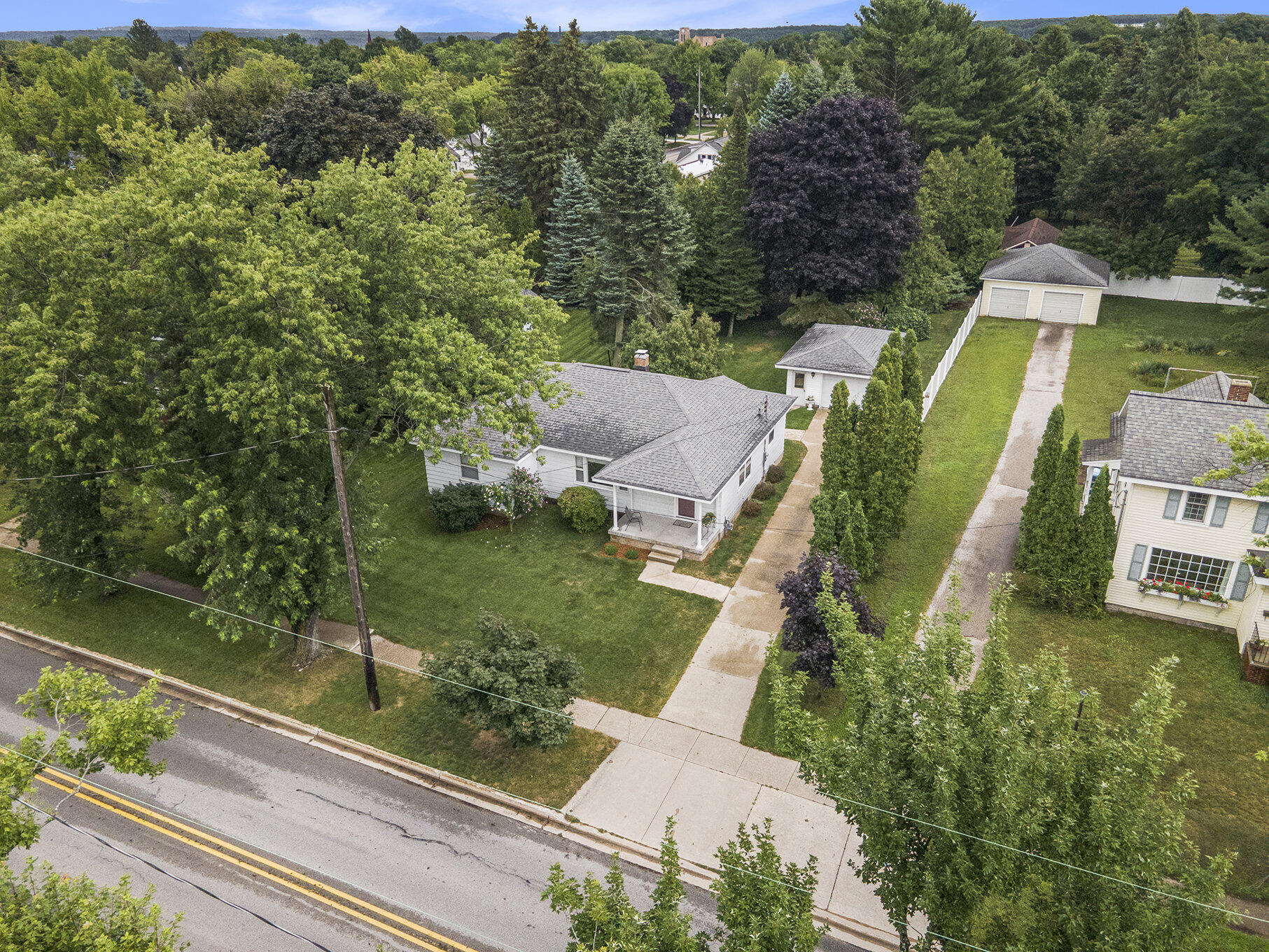 807 Maple Street Manistee, MI 49660 - Photo 21 of 23 Aerial view