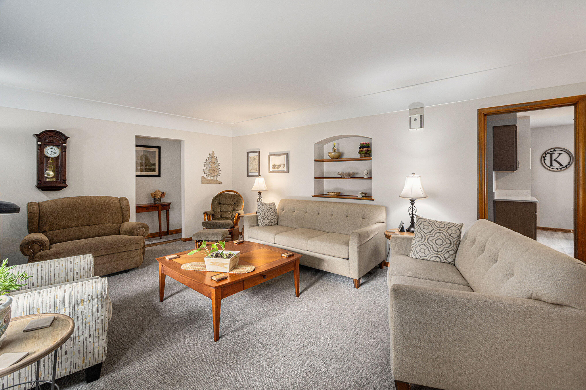 807 Maple Street Manistee, MI 49660 - Photo 4 of 23 Living room