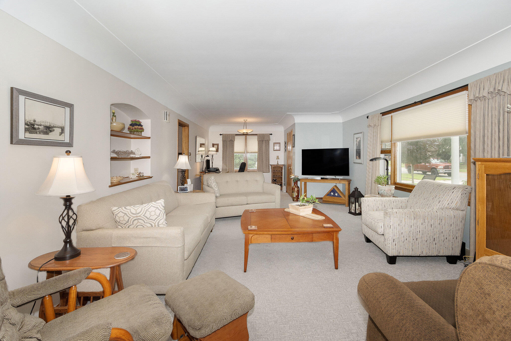 807 Maple Street Manistee, MI 49660 - Photo 5 of 23 Soft white walls with natural light