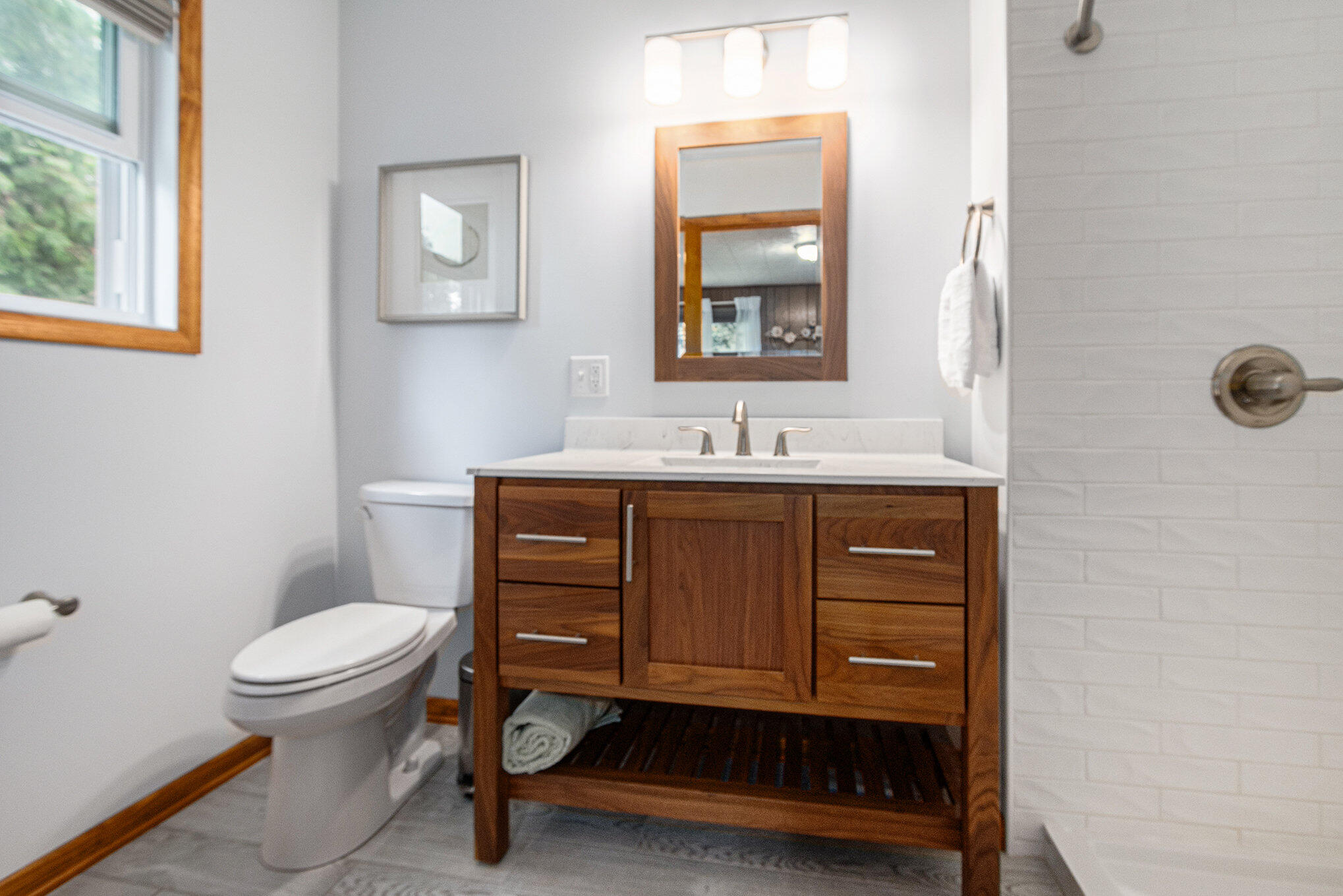 807 Maple Street Manistee, MI 49660 - Photo 8 of 23 Primary bathroom