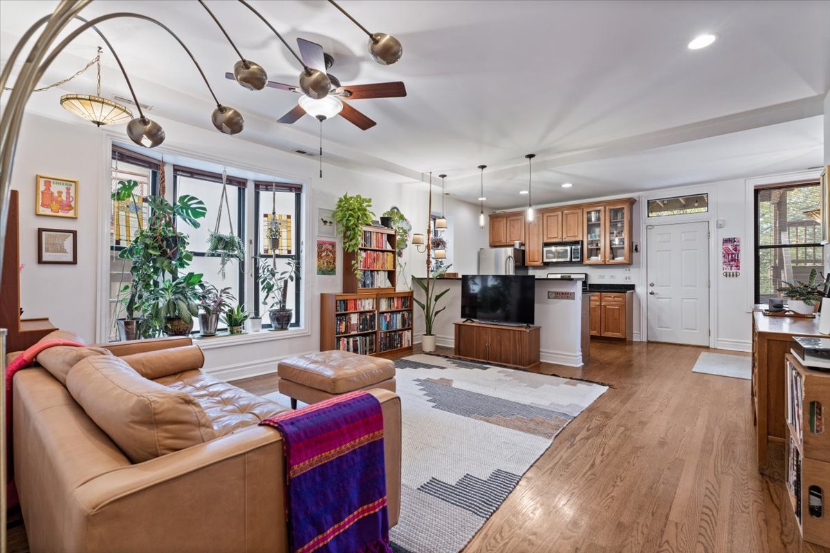 1048 West Lawrence Avenue, Unit 2 Chicago, IL 60640 - Photo 2 of 16 a living room with furniture oven and a large window