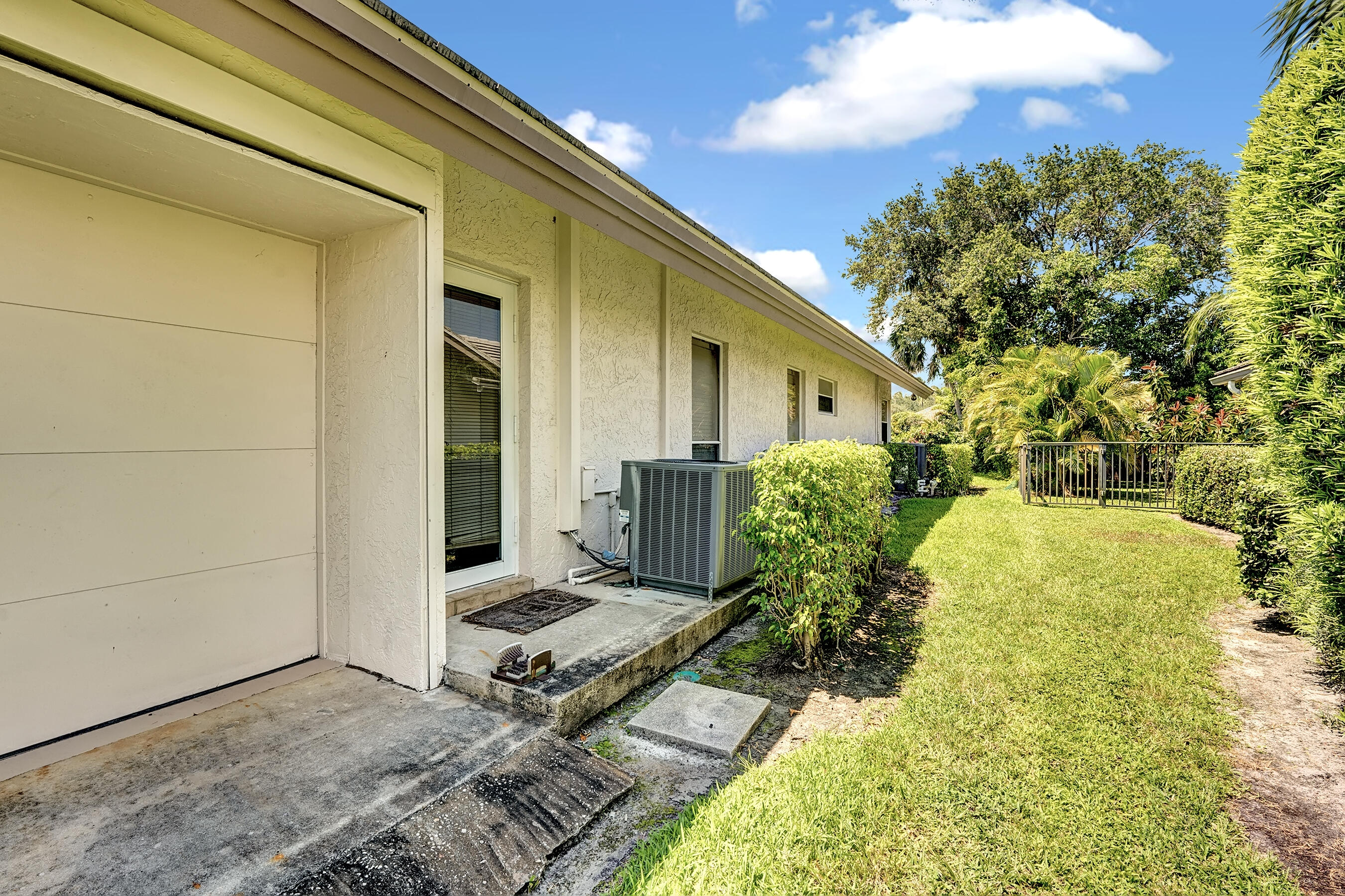 4885 Cherry Laurel Lane Delray Beach, FL 33445 - Photo 36 of 40 DSC06383