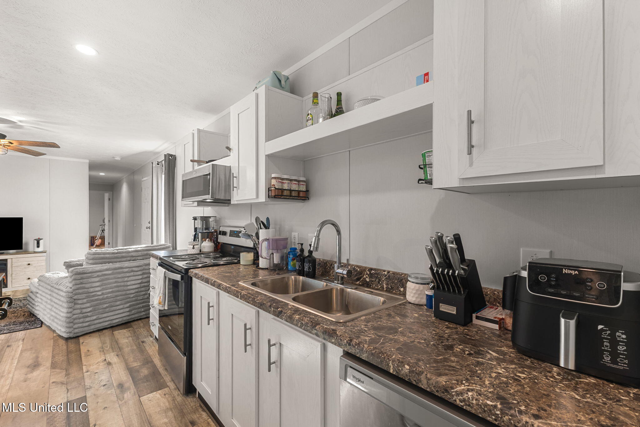 250 J D Broome Road Sumrall, MS 39482 - Photo 16 of 39 250_J_D_Broome_Rd-13