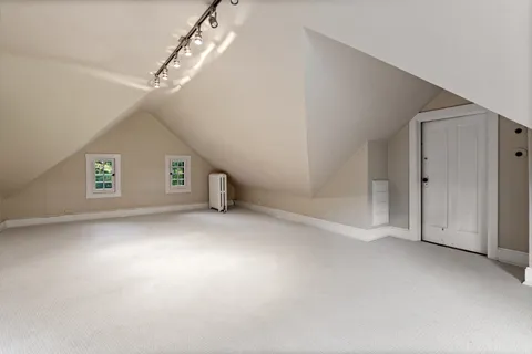 en empty room with windows and ceiling fan