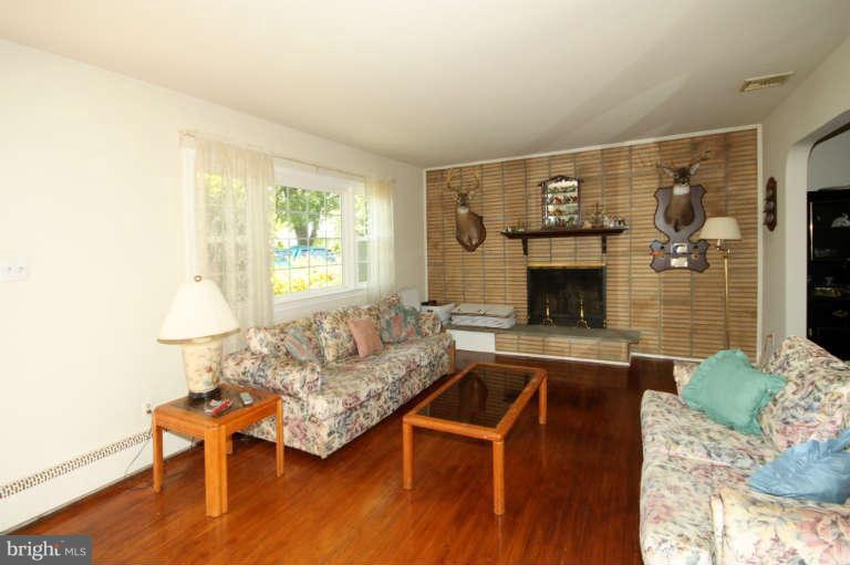 4036 Whitacre Road Fairfax, VA 22032 - Photo 13 of 17 Living Room