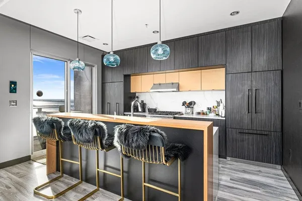 $950,000 | 311 East Superior Street, Unit 905, Duluth, MN 55802