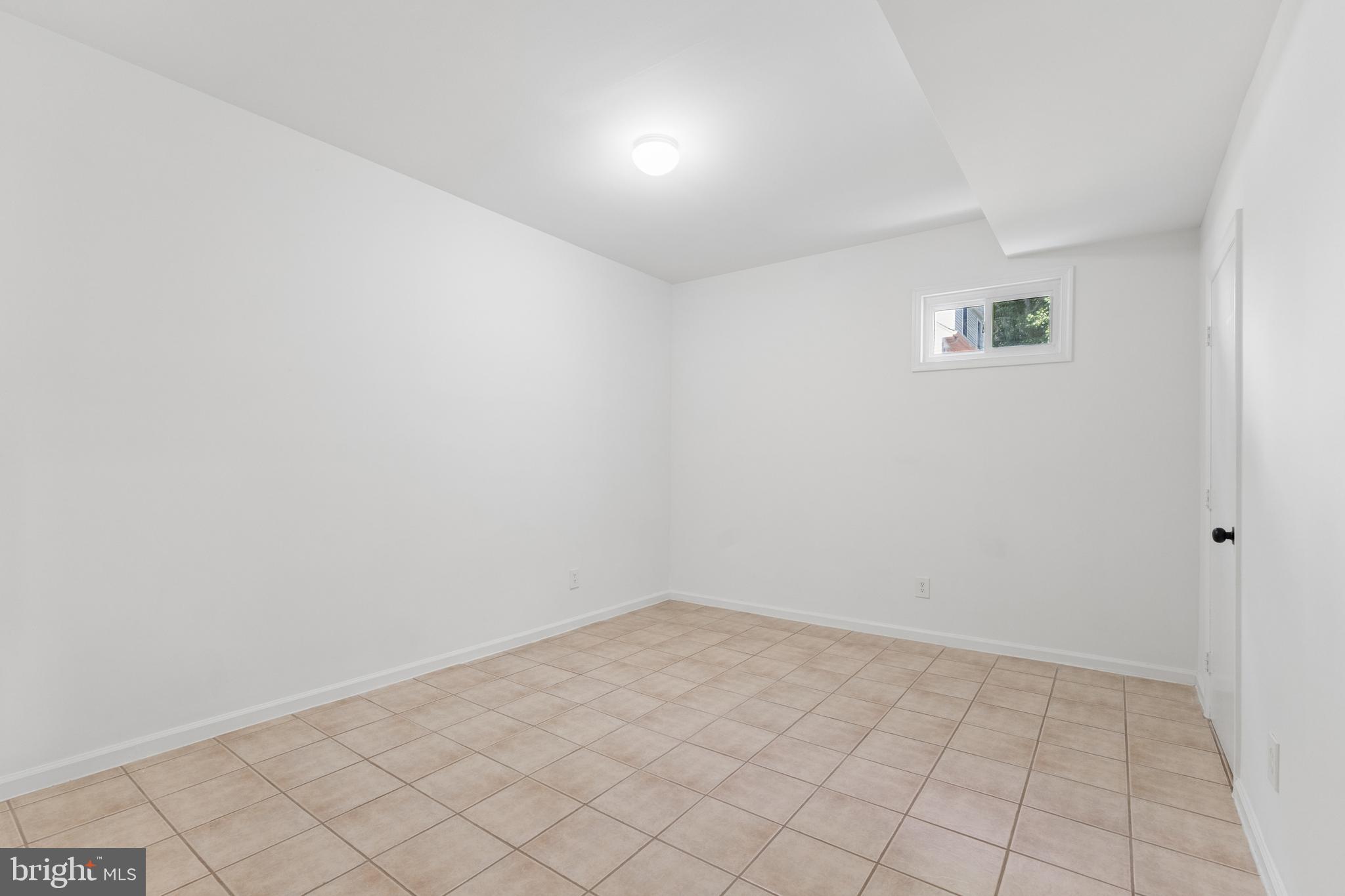 8523 Hooes Road Springfield, VA 22153 - Photo 45 of 69 Flex room with large closet