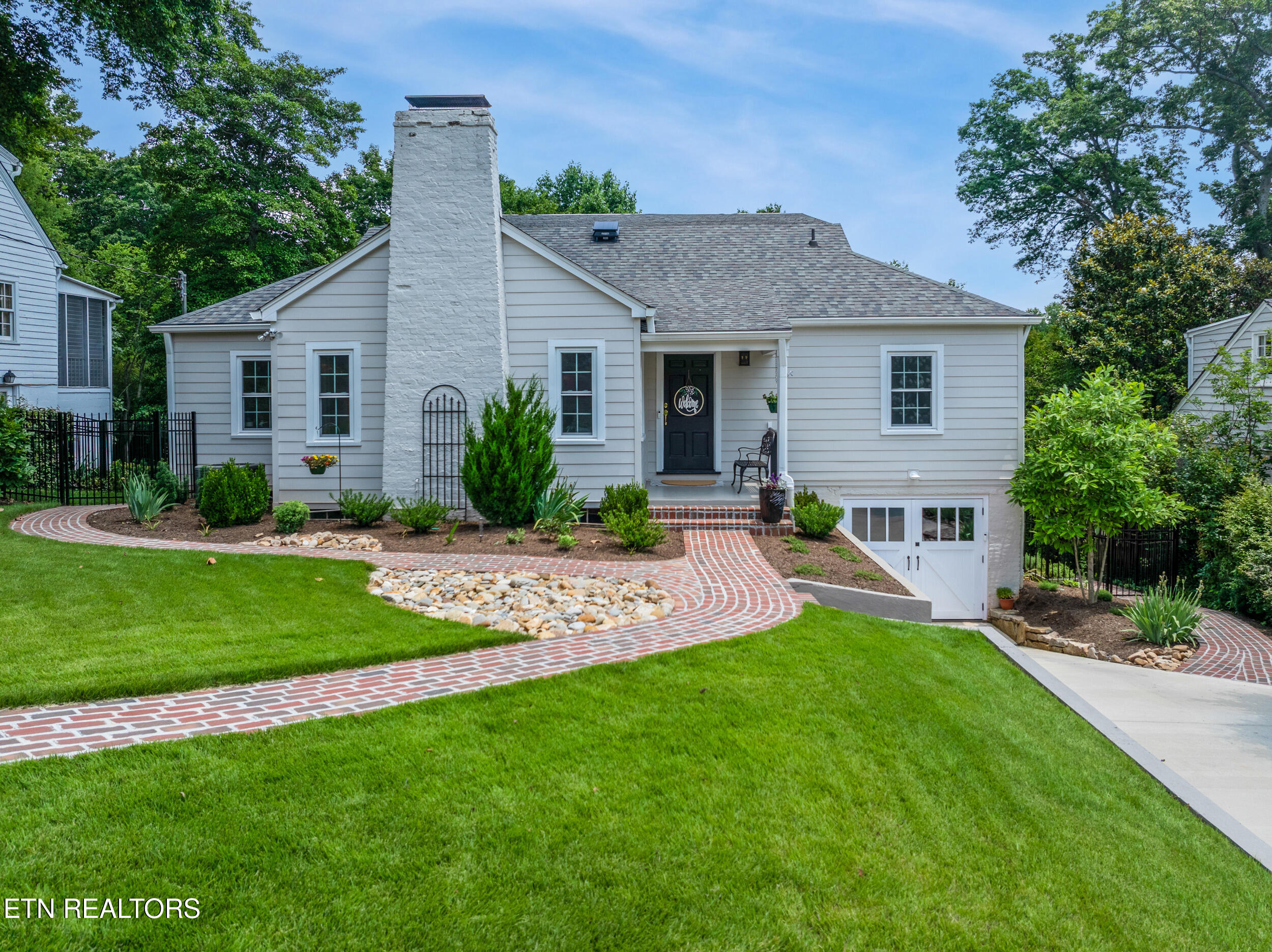 706 Forest Heights Road Knoxville, TN 37919 - Photo 1 of 42 001
