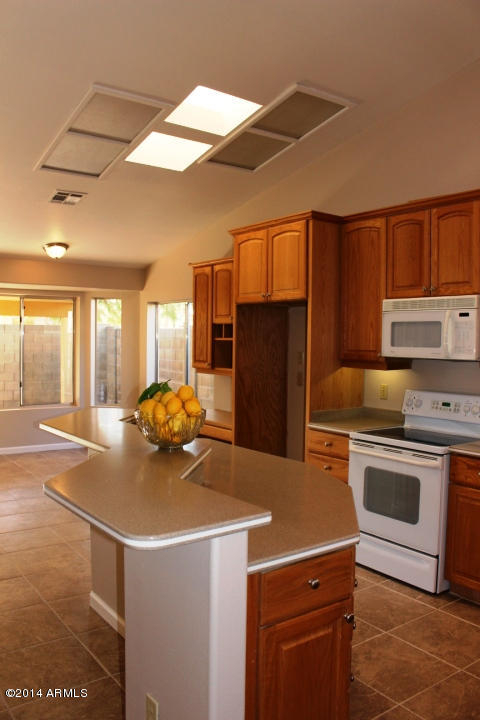625 East Appaloosa Road Gilbert, AZ 85296 - Photo 11 of 41 kitchen