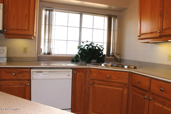 625 East Appaloosa Road Gilbert, AZ 85296 - Photo 12 of 41 kitchen (7)