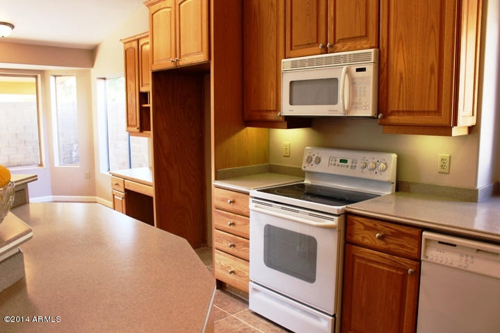625 East Appaloosa Road Gilbert, AZ 85296 - Photo 13 of 41 kitchen (8)