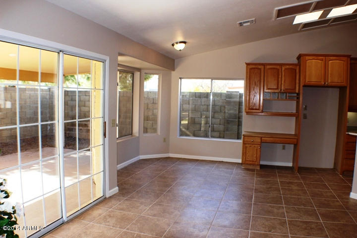 625 East Appaloosa Road Gilbert, AZ 85296 - Photo 9 of 41 breakfast area (3)