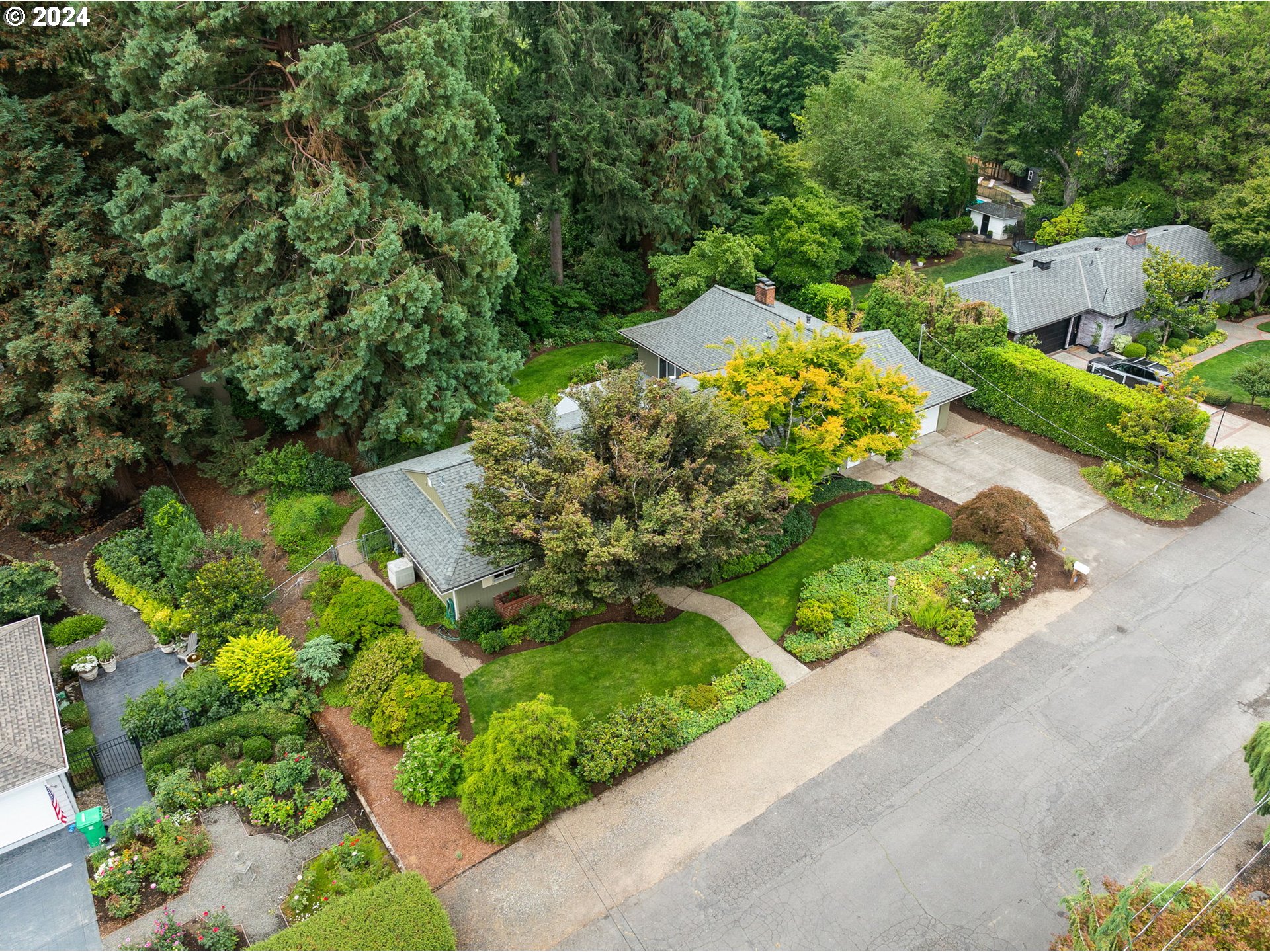 6416 Southwest Hamilton Way Portland, OR 97221 - Photo 3 of 27 Gallery Image 3