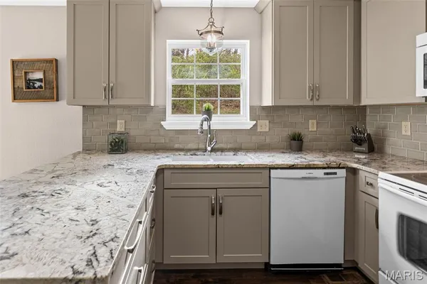 $335,000 | 216 Aspen Point, Glen Carbon, IL 62034