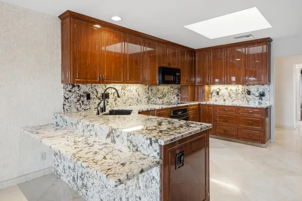 $1,099,000 | 114 Columbia Drive, Rancho Mirage, CA 92270