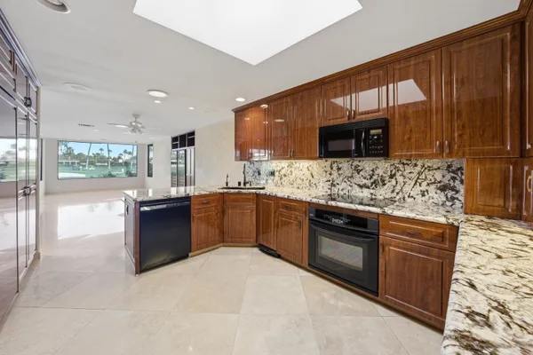 $1,099,000 | 114 Columbia Drive, Rancho Mirage, CA 92270