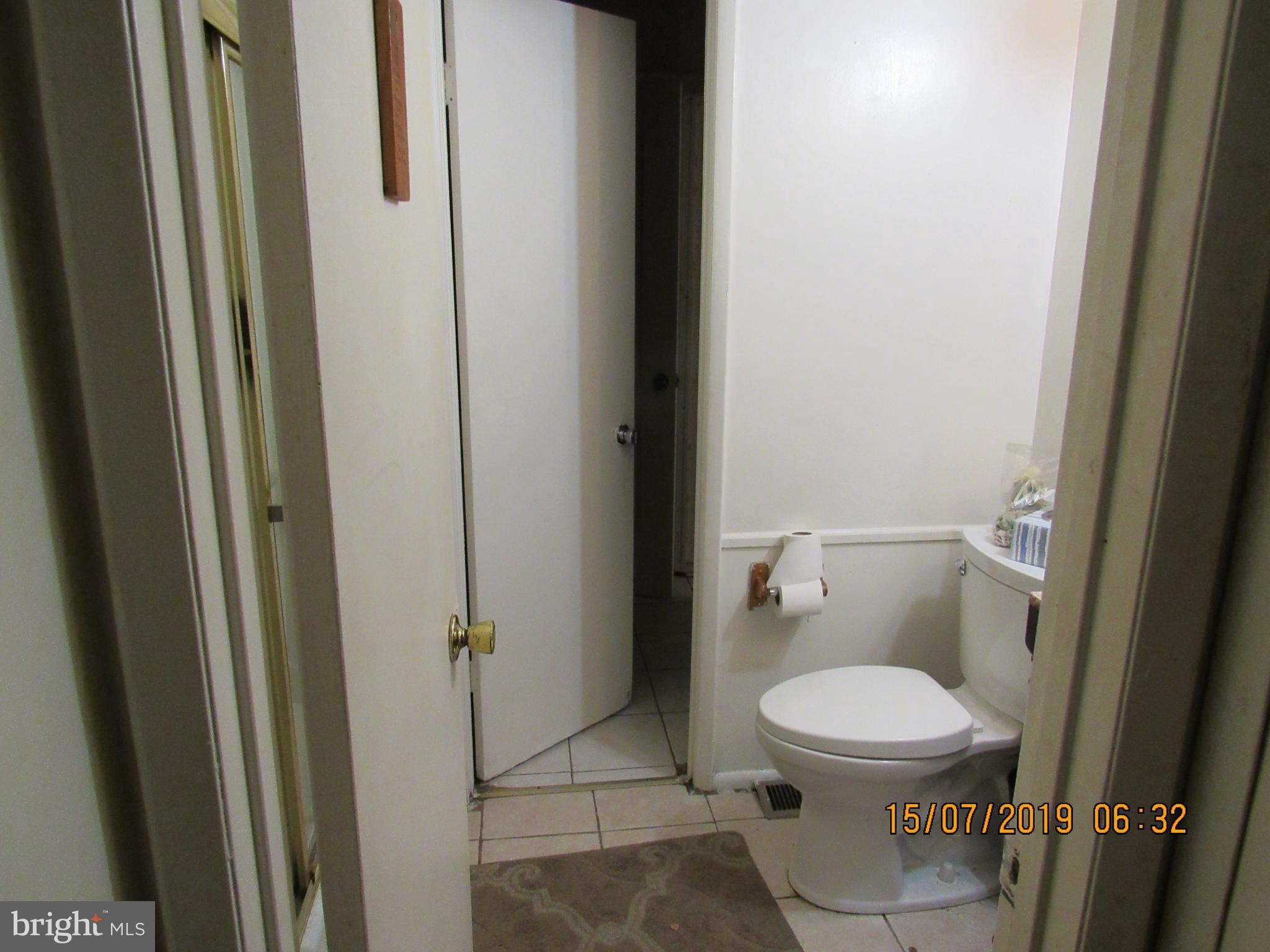 1917 Juniper Road Edgewood, MD 21040 - Photo 16 of 40 Center hall full bath with Jack & Jill doors to La