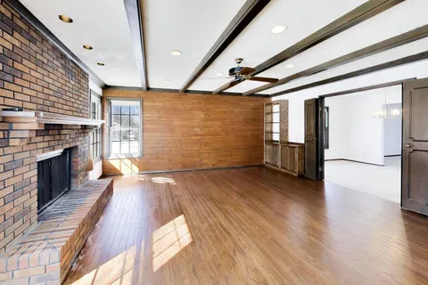 $399,900 | 285 Loveland Drive, Glendale Heights, IL 60139