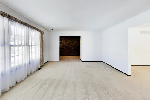 $399,900 | 285 Loveland Drive, Glendale Heights, IL 60139