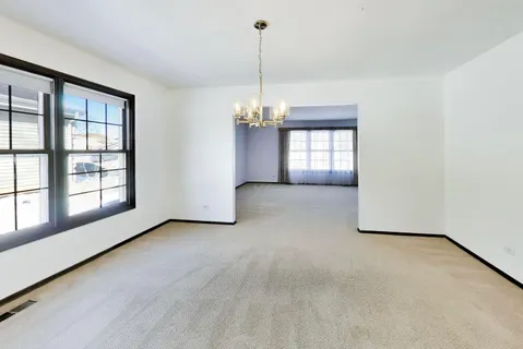 $399,900 | 285 Loveland Drive, Glendale Heights, IL 60139