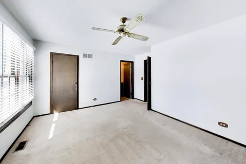 $399,900 | 285 Loveland Drive, Glendale Heights, IL 60139