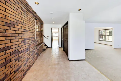 $399,900 | 285 Loveland Drive, Glendale Heights, IL 60139