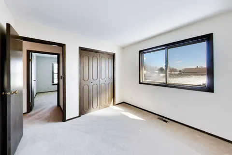 $399,900 | 285 Loveland Drive, Glendale Heights, IL 60139