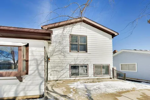 $399,900 | 285 Loveland Drive, Glendale Heights, IL 60139