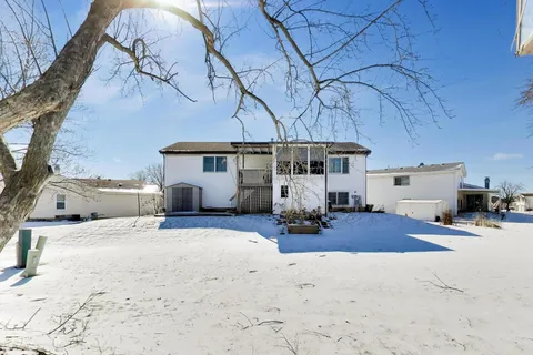 $399,900 | 285 Loveland Drive, Glendale Heights, IL 60139