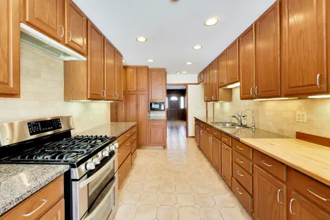 $399,900 | 285 Loveland Drive, Glendale Heights, IL 60139