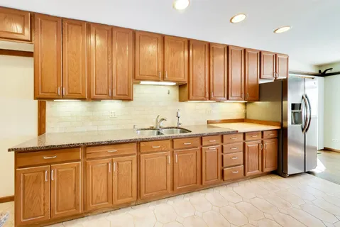 $399,900 | 285 Loveland Drive, Glendale Heights, IL 60139