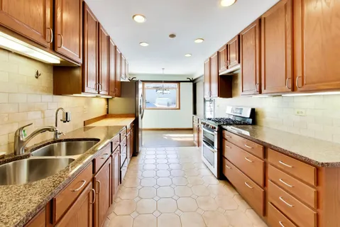 $399,900 | 285 Loveland Drive, Glendale Heights, IL 60139