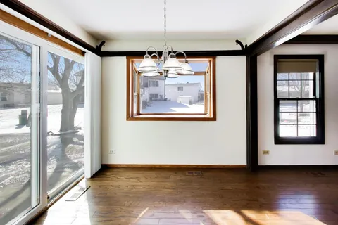 $399,900 | 285 Loveland Drive, Glendale Heights, IL 60139