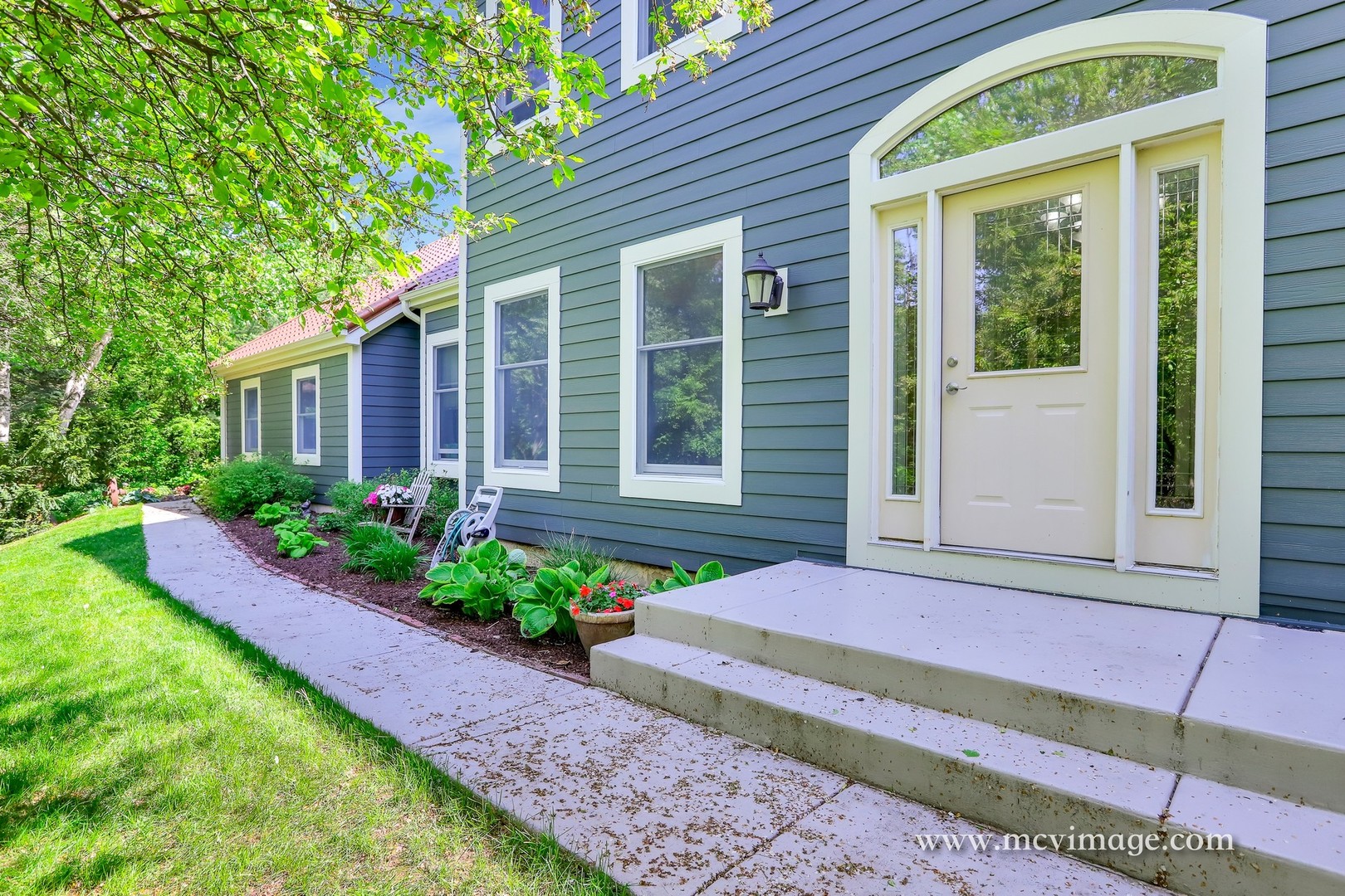 8N664 Edgewood Road Elgin, IL 60124 - Photo 2 of 47