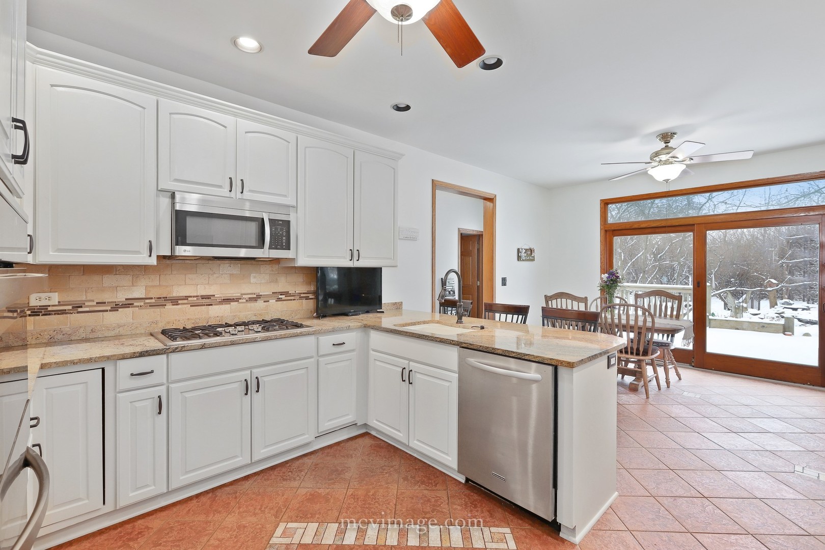 8N664 Edgewood Road Elgin, IL 60124 - Photo 11 of 47