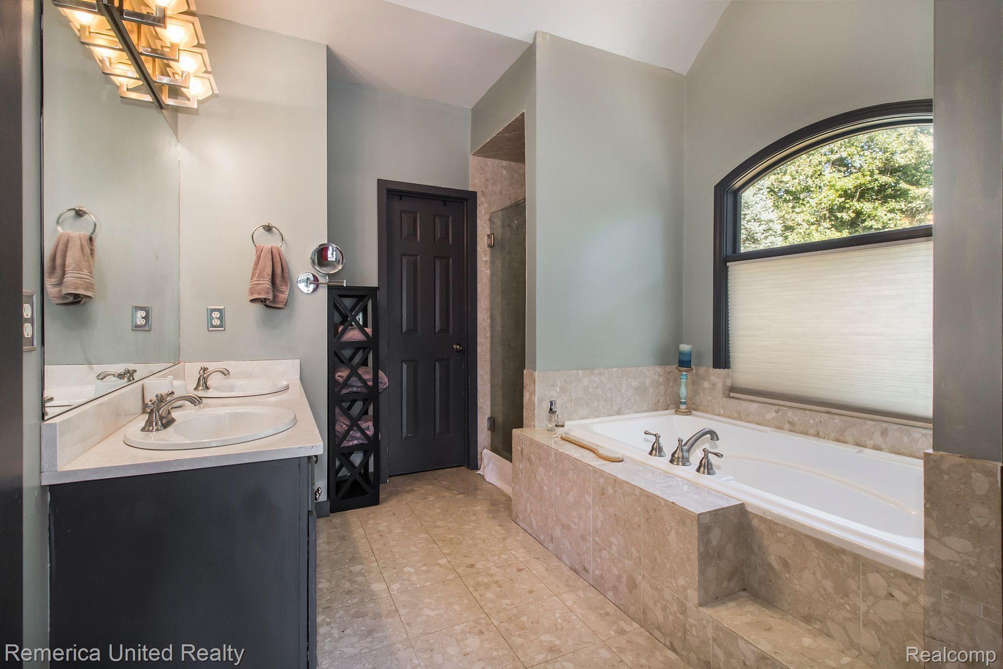 3470 East Highland Road Howell, MI 48843 - Photo 34 of 66 Owner's Spa-like Bath
