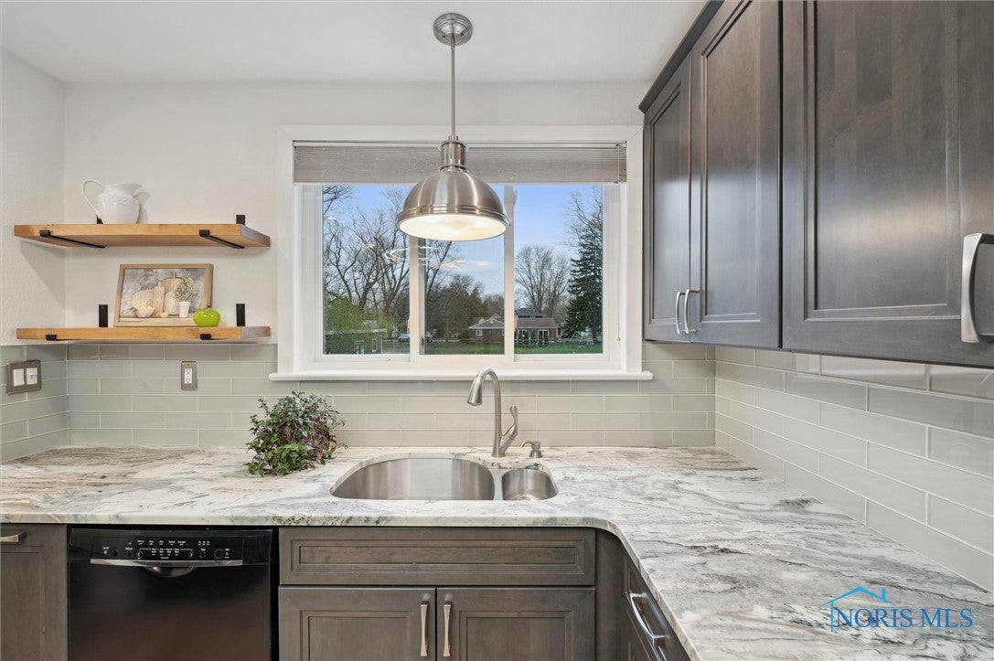 907 Vanderbilt Road Toledo, OH 43615 - Photo 10 of 50 Gallery Image 10