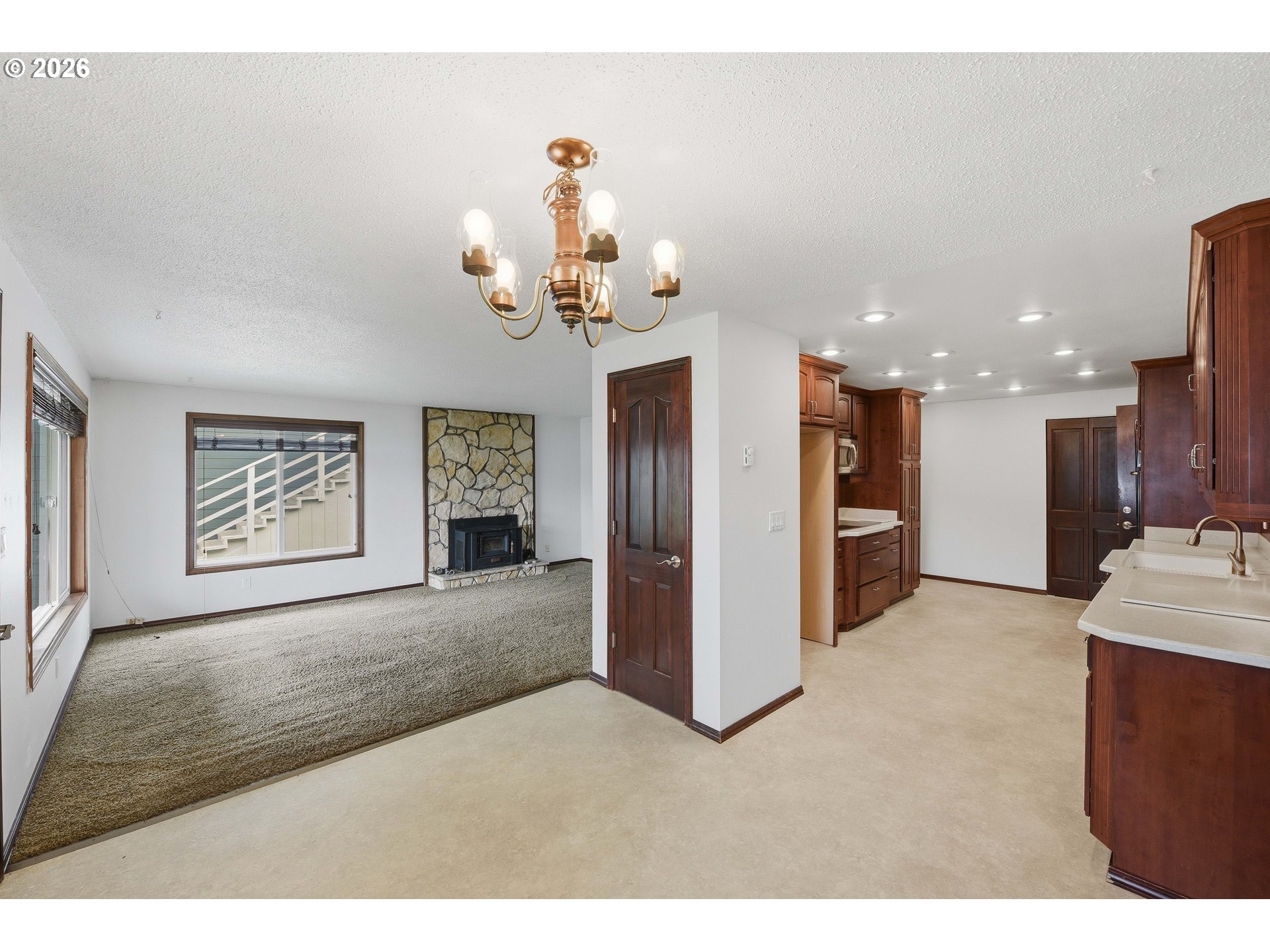 955 State Street North Bend, OR 97459 - Photo 3 of 32