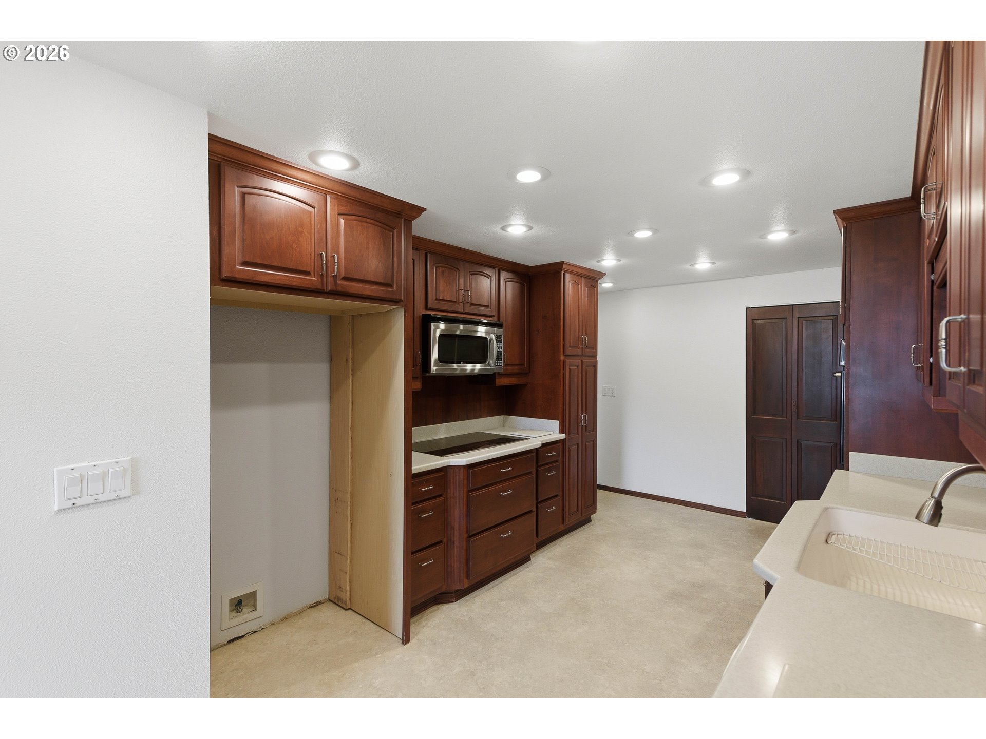 955 State Street North Bend, OR 97459 - Photo 6 of 32