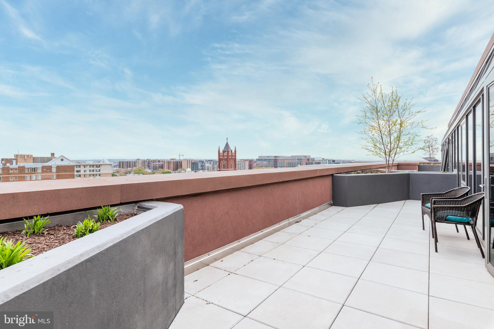 810 O Street Northwest, Unit 706 Washington, DC 20001 - Photo 41 of 48 a terrace with a table and chairs