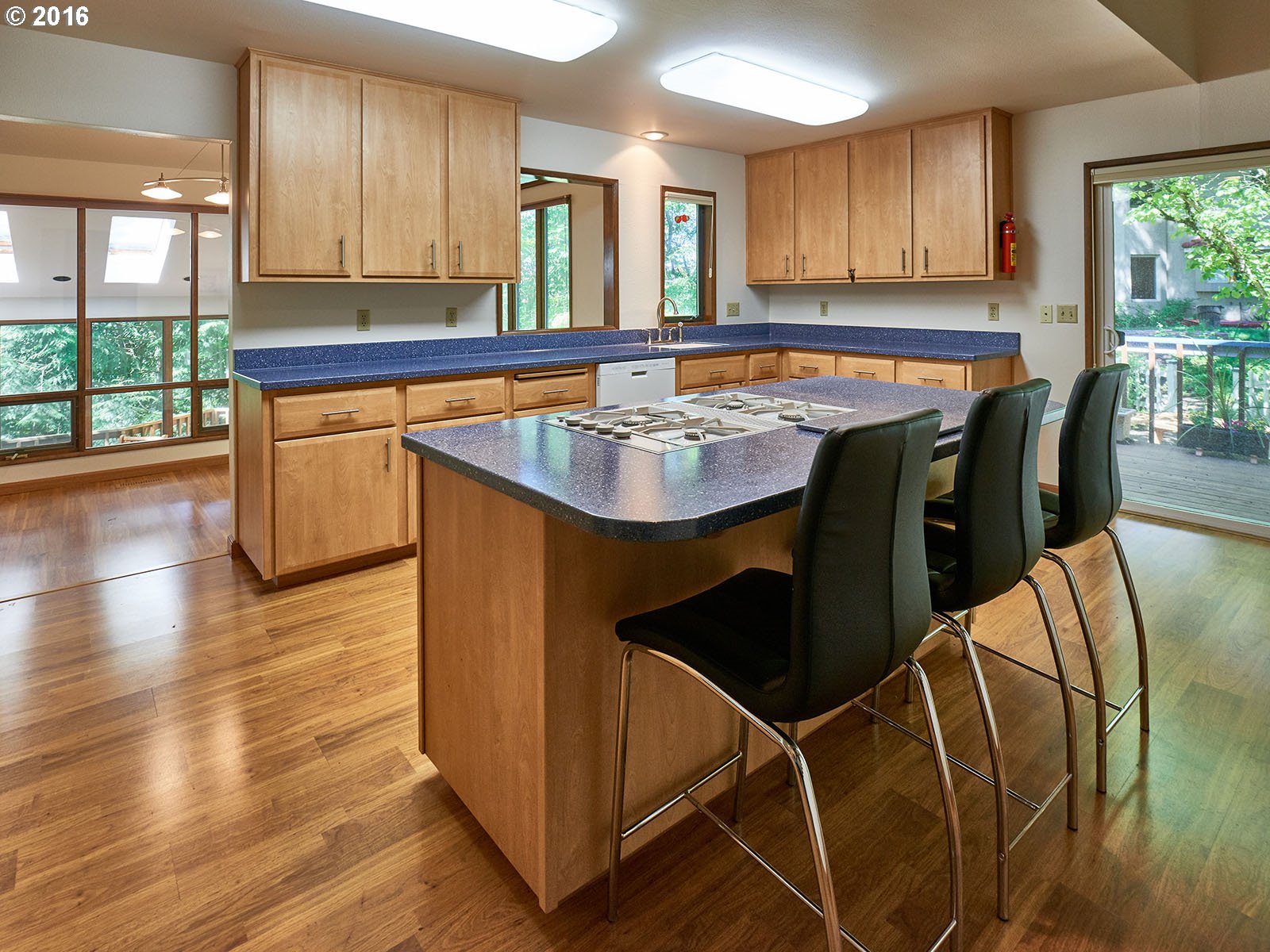 31010 Southwest Riverlane Road West Linn, OR 97068 - Photo 5 of 28 Gallery Image 5