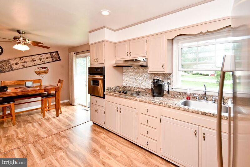 8117 Edgewater Road Clearwater Beach, MD 21226 - Photo 5 of 25 Kitchen
