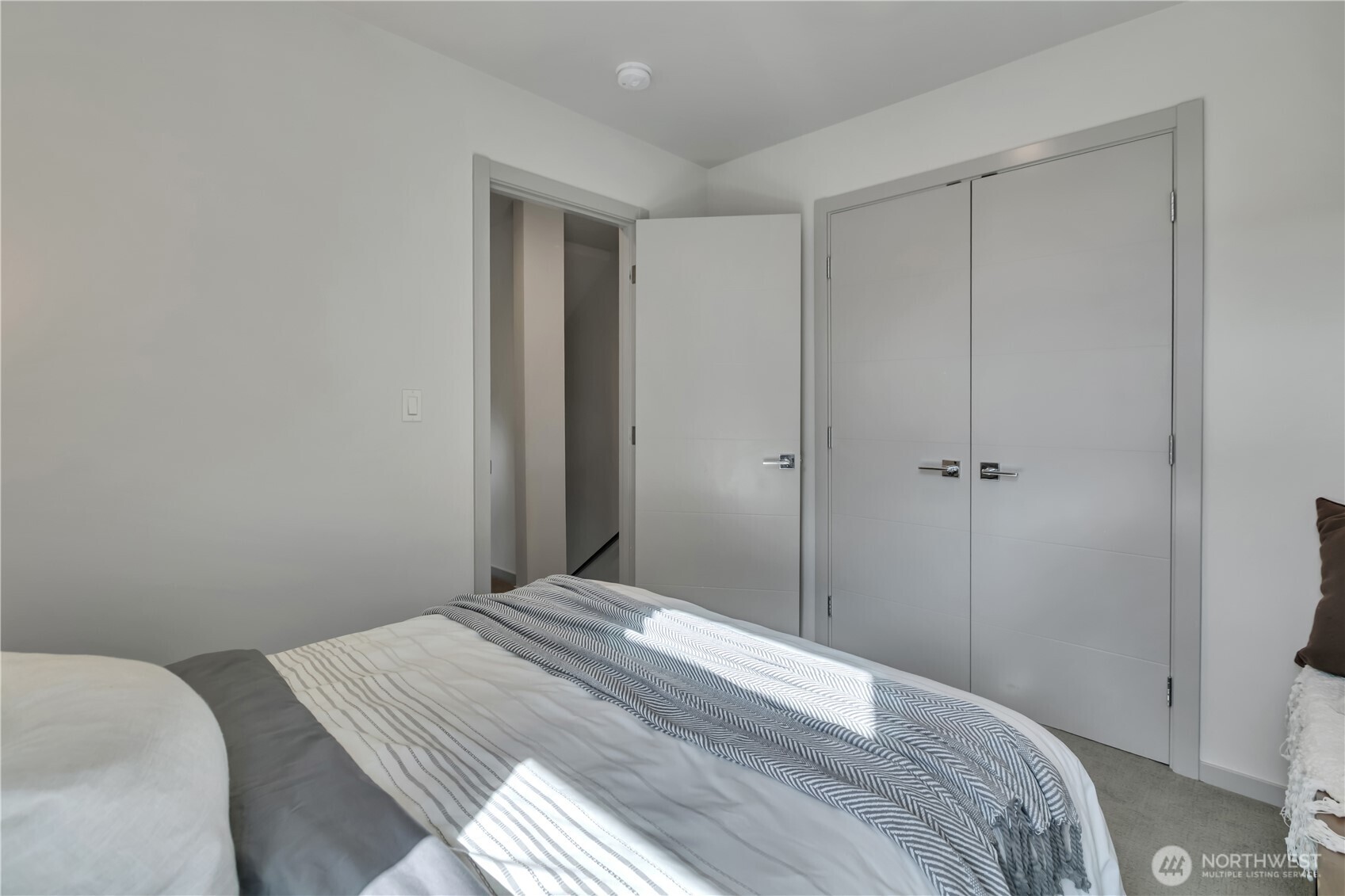 5008 Fauntleroy Way Southwest, Unit B Seattle, WA 98136 - Photo 18 of 36